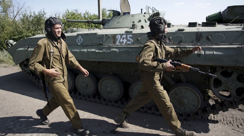 Les rebelles du Donbass retirent leurs armes du front, Kiev ne bouge pas