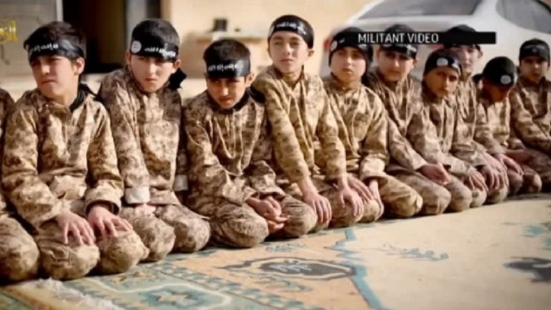Daesh entraînerait les petits garçons à décapiter des poupées