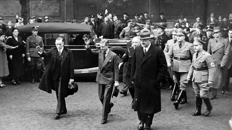 Nouveau scandale : le Roi Edouard VIII d'Angleterre faisant un salut Nazi, en Allemagne