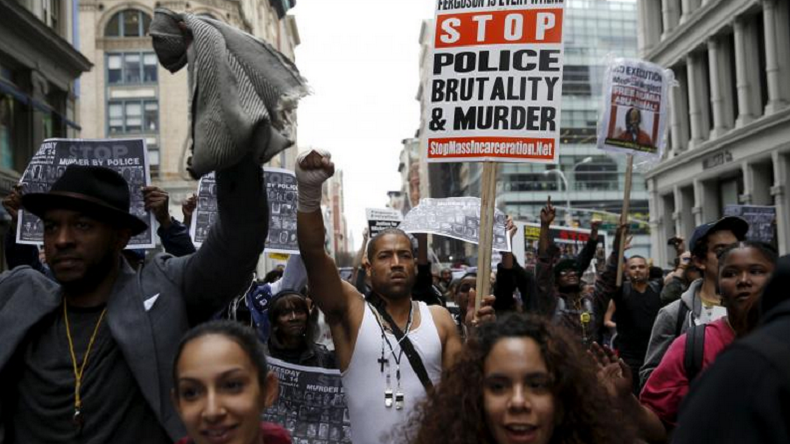 La colère monte aux Etats-Unis pour Sandra Bland, morte pour un clignotant