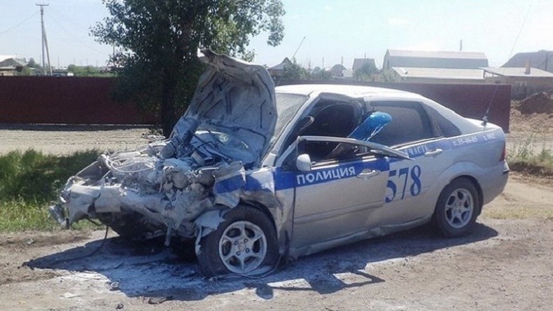 Un policier russe projette son véhicule contre une voiture-folle pour sauver des enfants !