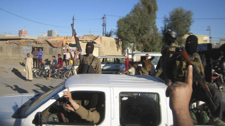 Une épée de décapitation comme souvenir : Daesh ouvre sa «boutique de cadeaux» à Mossoul