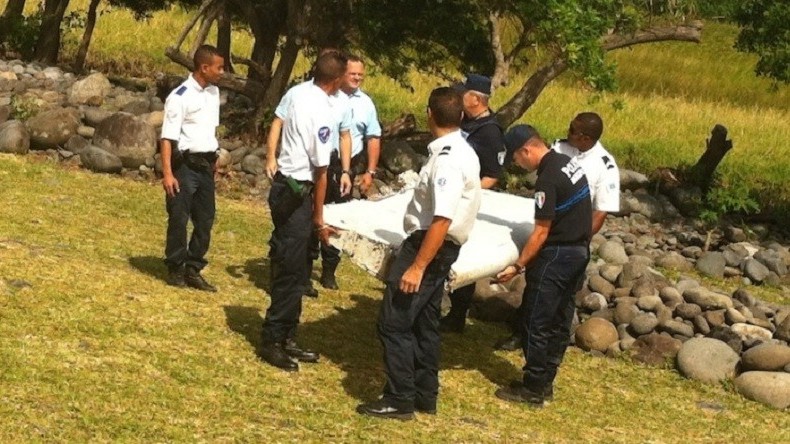 Un débris d'avion, pour le moment non identifié, retrouvé à La Réunion