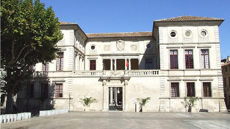 Le maire FN de Beaucaire visé par une plainte pour discriminations