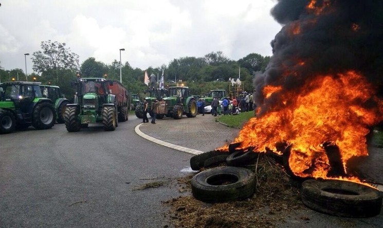 La révolte des fermiers s’étend jusqu’en Belgique (VIDEO)