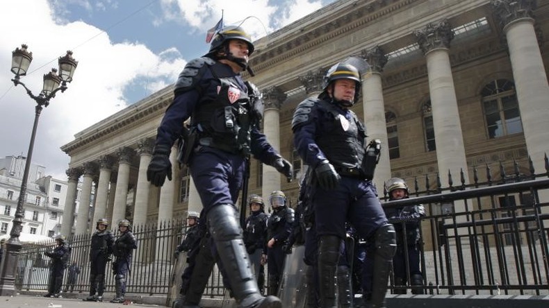 Les CRS français s'équipent de tireurs d'élite pour faire face aux manifestants armés