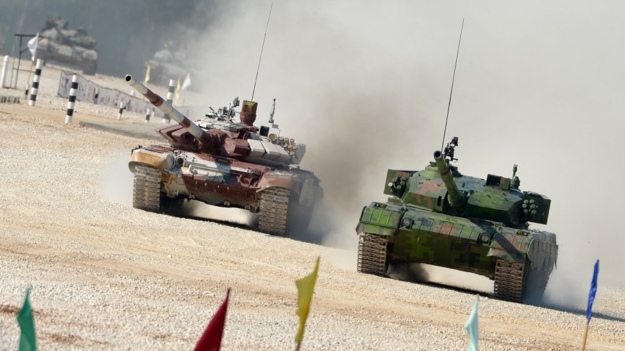 La Russie accueille le biathlon des chars de combat 2015 : la Chine apporte ses propres engins