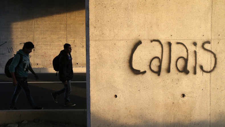 Crise des migrants : l'adjoint au maire de Calais qualifie de «racistes» les propos de David Cameron