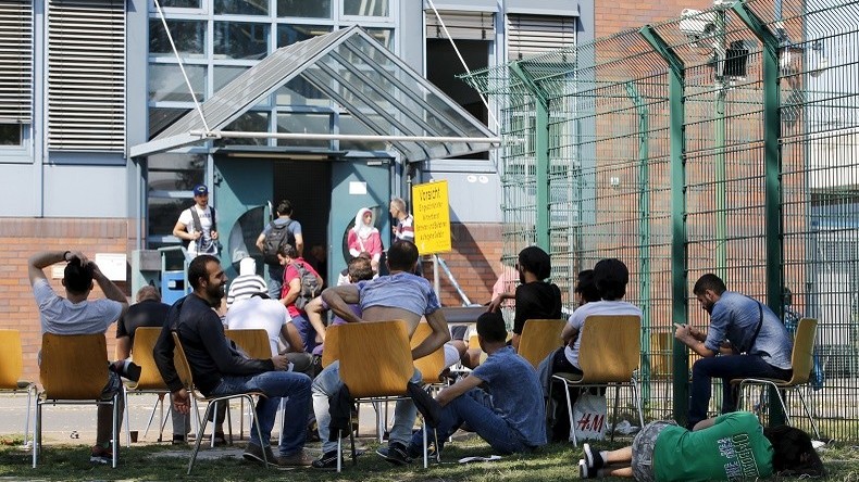 Un député allemand encourage l'accueil des réfugiés chez l'habitant en donnant l'exemple