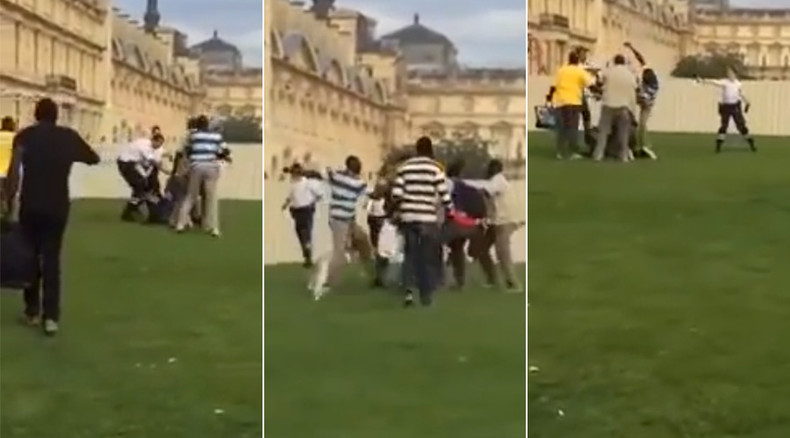 Paris : vendeurs illégaux 1, police 0 (VIDEO)