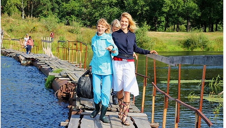 Tollé après des discriminations contre la sœur autiste du mannequin russe Natalia Vodianova