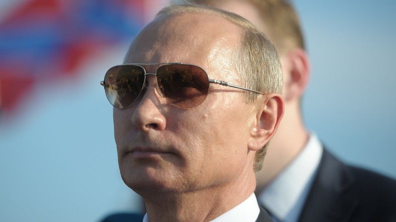 Vladimir Poutine se rend en visite en Crimée