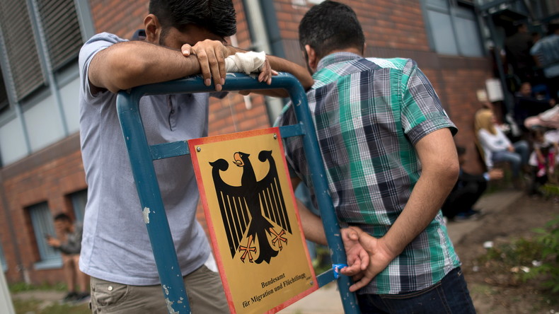 A Dresde, le berceau de Pegida, des applications sur téléphone pour aider les migrants