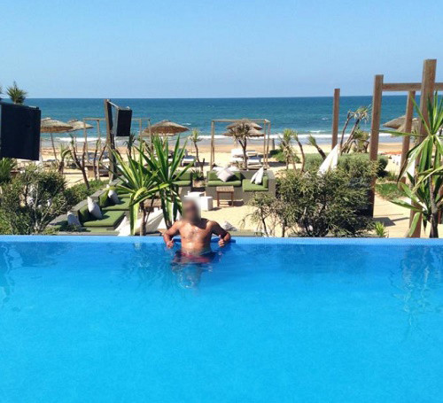 Finies les vacances au Maroc, le braqueur-flambeur retrouve la case prison !