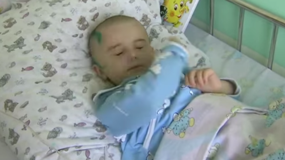 Un soldat russe a sauvé un enfant tombant du 6ème étage en la saisissant au vol