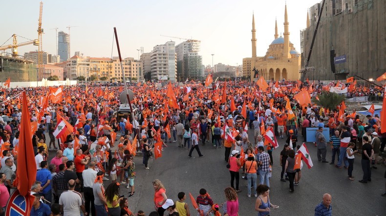 Des milliers de gens défilent à Beyrouth pour réclamer l’élection du président au suffrage populaire