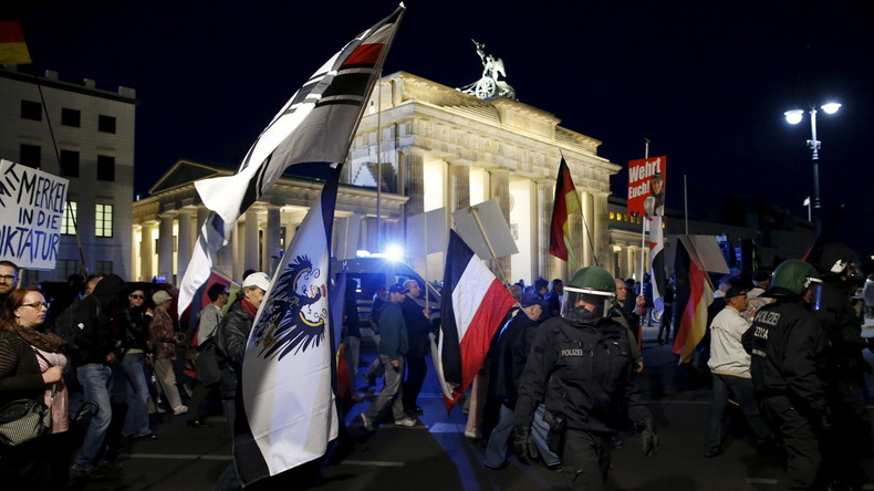 En Allemagne, les partisans pro-migrants et anti-migrants s’affrontent dans la rue (VIDEO)