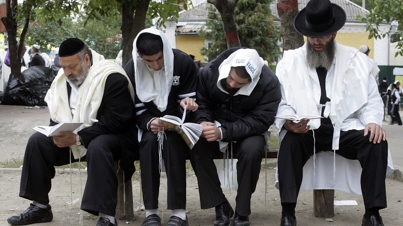 Ukraine : des pèlerins juifs orthodoxes attaqués par des habitants armés