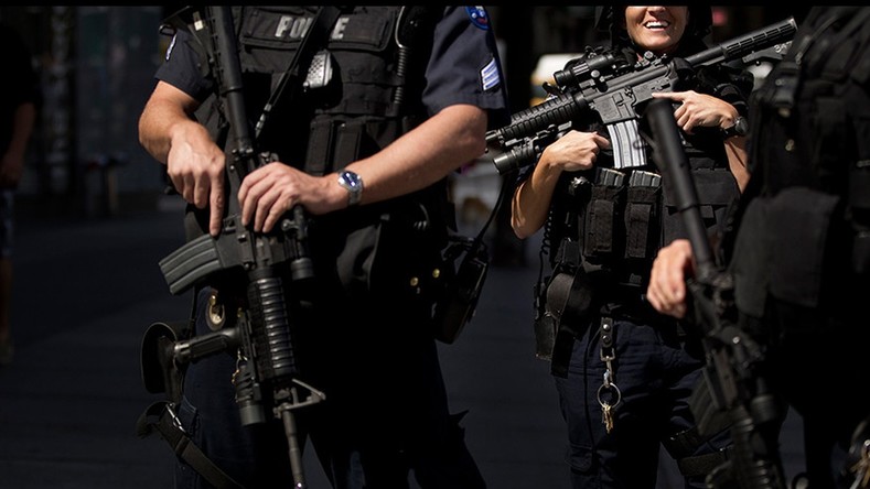 Des policiers américains filmés en train de blaguer sur le fait d’abattre des suspects (VIDEO)