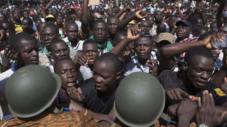 Burkina Faso: Les institutions sont «dissoutes» (source militaire)