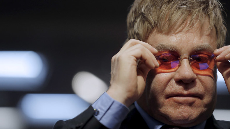 Auteurs du canular à Elton John : on voulait juste savoir ce qu’il avait à dire à Poutine