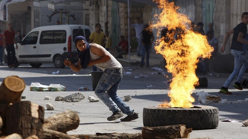 Les affrontements se poursuivent en Cisjordanie, Israël lance des raids aériens contre Gaza