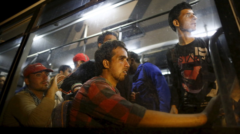 En Finlande, des protestataires ont caillassé un bus transportant des migrants