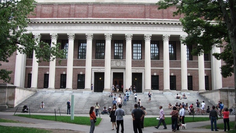 Des prisonniers battent des élèves d'Harvard à un concours d'éloquence
