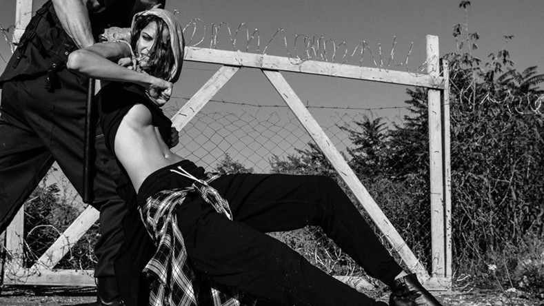 Un photographe hongrois sous le feu des critiques après des photos de mode «style réfugiés»