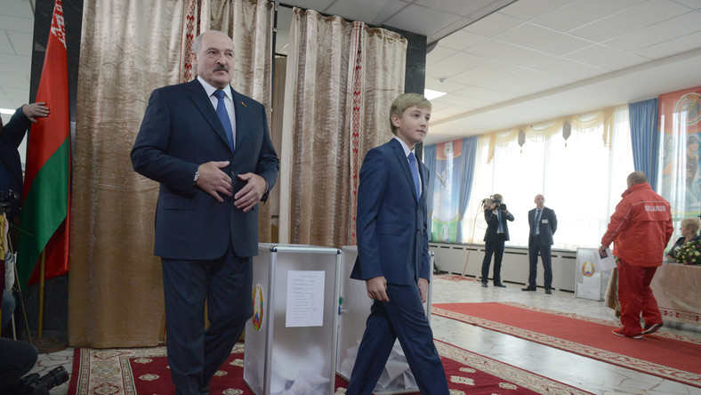 Fin des élections en Biélorussie, les premiers résultats donnent Loukachenko vainqueur à 89%