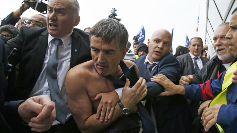 Cinq salariés d'Air France seront jugés pour «violences aggravées»