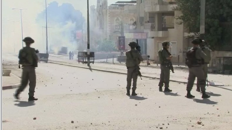 Bethléem: des affrontements violents entre les lanceurs de pierres palestiniens et la police (VIDEO)