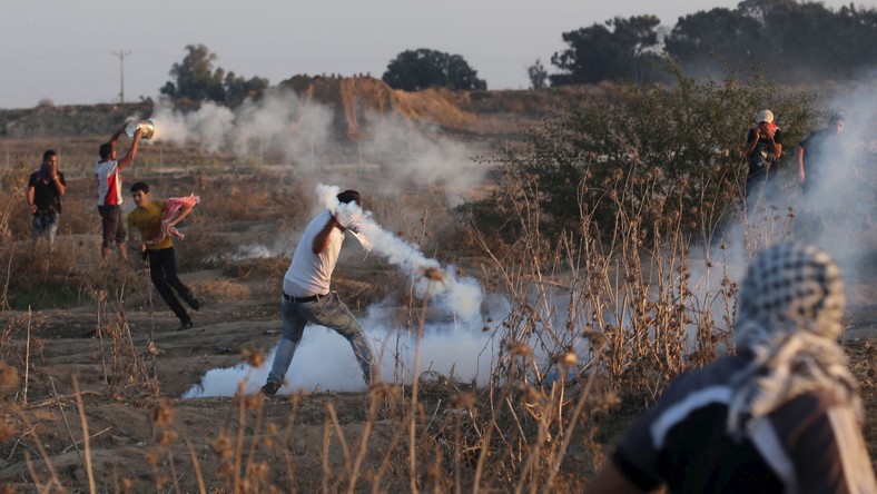 Tsahal lancerait des gaz lacrymogènes contre des centaines de Palestiniens à la frontière de Gaza