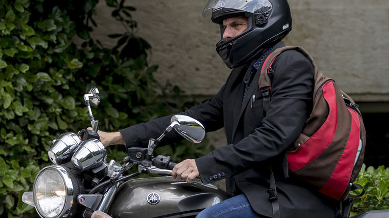 Le Dieu grec pourfendeur de l’austérité à Barcelone : une immense queue pour voir Varoufakis (VIDEO)