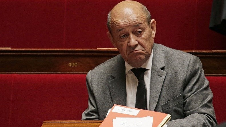 Jean-Yves Le Drian «écartelé» entre lutte contre Daesh et élections régionales