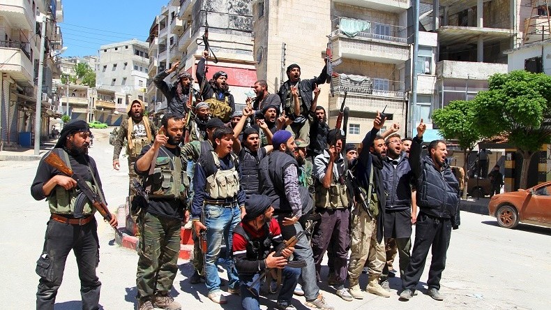 La barbe ne fait pas l'homme : les combattants de Daesh se raseraient pour mieux couvrir leur fuite