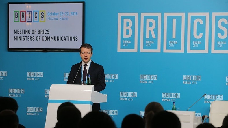 La Russie appelle les BRICS à défier le monopole américain dans les technologies de l’information