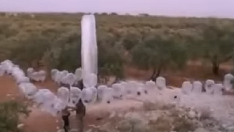 «On fait avec les moyens du bord» : Daesh combat les avions russes avec... des préservatifs !
