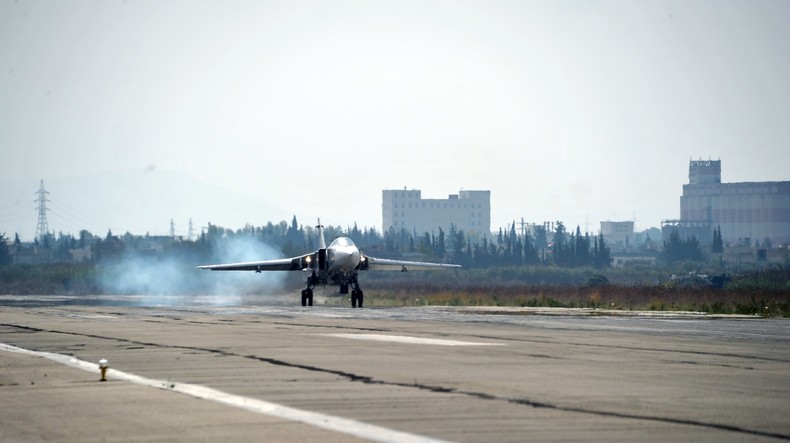 Journée portes ouvertes à la presse internationale sur la base aérienne russe de Lattaquié