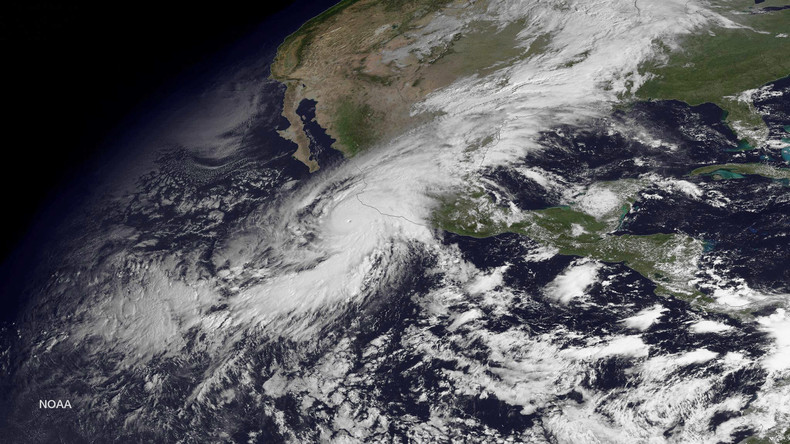 L’ouragan Patricia, le plus important jamais observé, fond sur le Mexique (PHOTOS, VIDEO)