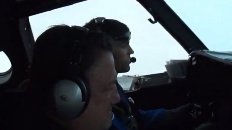 Dans l’œil du cyclone : un avion de recherche traverse l’ouragan, non sans se faire secouer (VIDEO)