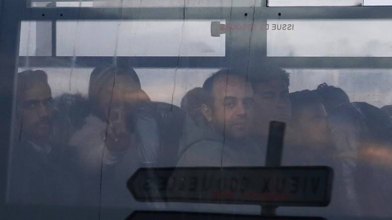 Les réfugiés fuyant Calais se heurtent à l'hostilité des habitants d'autres communes françaises