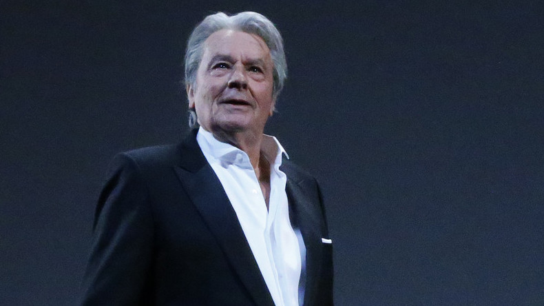 Alain Delon défend les propos de Nadine Morano sur la «race blanche»