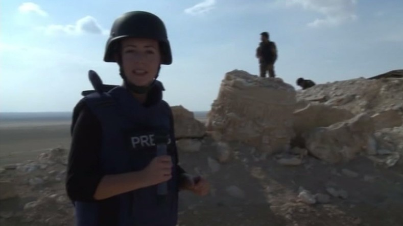EXCLUSIF : en plein désert, une équipe de RT s’est approchée de Palmyre contrôlée par Daesh