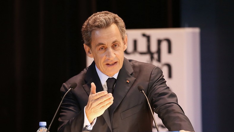 Sarkozy : avoir deux coalitions qui agissent parallèlement en Syrie est une absurdité