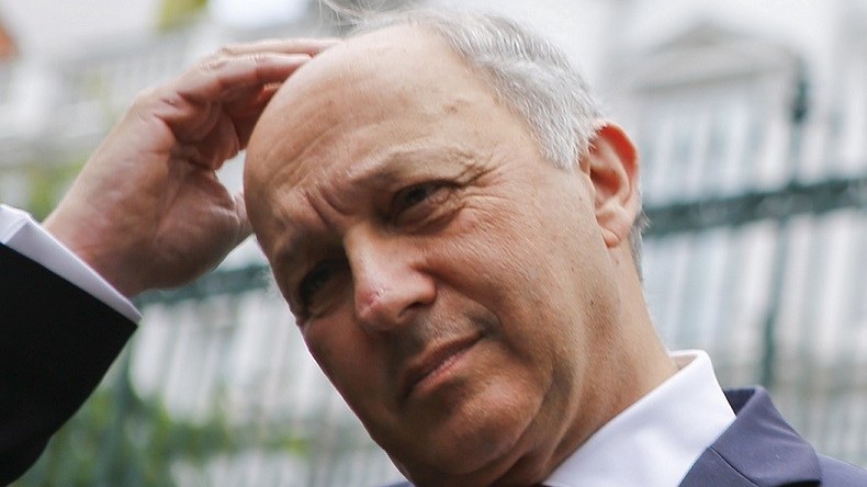 Le FN réclame la démission de Laurent Fabius pour le mandat d’arrêt contre son fils