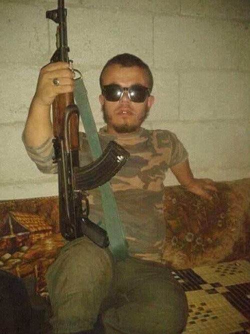 Syrie : un djihadiste nain gagne le surnom de Abu Ahmad al-Chihuahua !