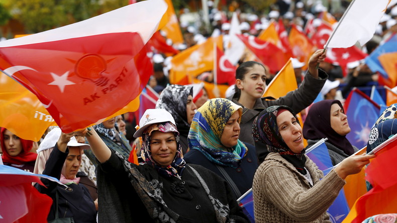 Le bilan provisoire des législatives turques donne l’AKP d’Erdogan largement en tête