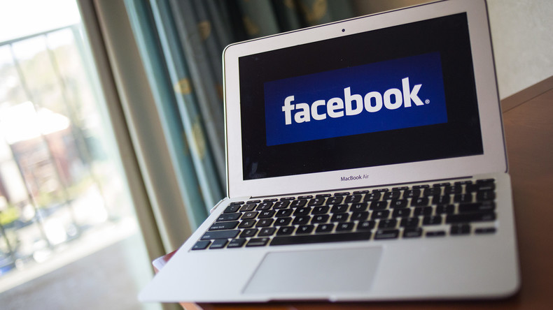 Facebook est-il plus tolérant avec les racistes qu'avec les seins nus ?