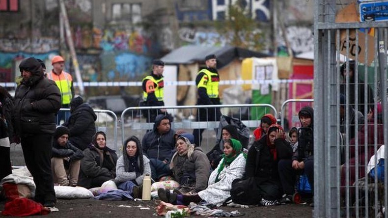 Le camp de Roms à Malmö évacué, des centaines de migrants emplissent les rues